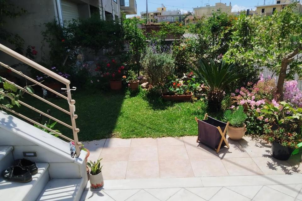 Апартаменты Xrysa'S Garden Missolonghi Экстерьер фото